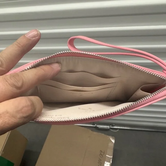 Kate Spade NWOT Floral Embossed Pink Wristlet - Picture 3 of 3